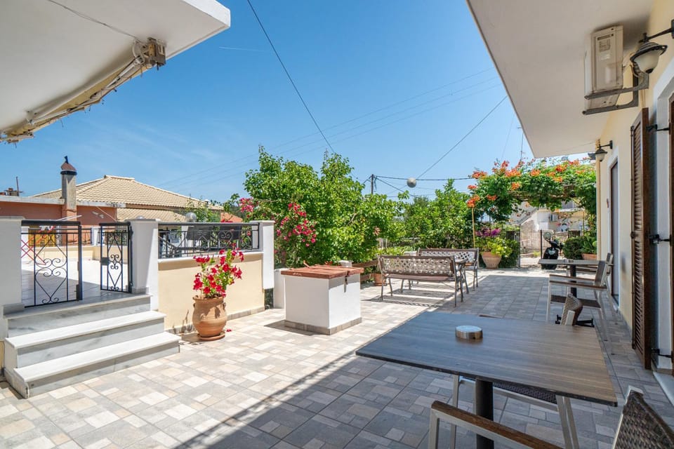Property building, Balcony/Terrace, Living room