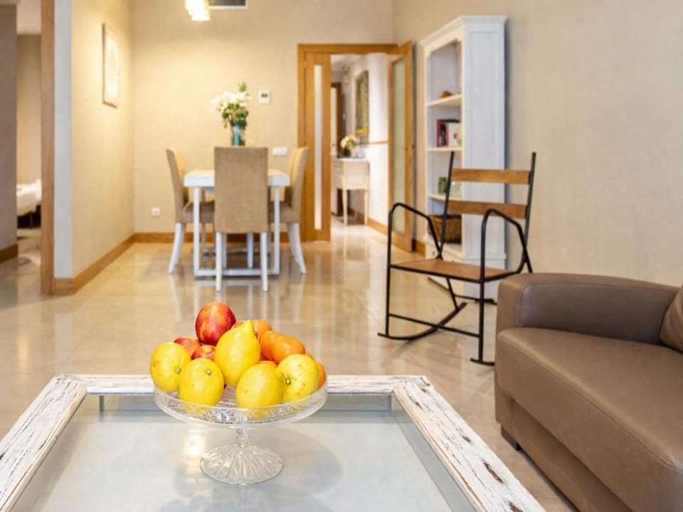 Seating area, Dining area