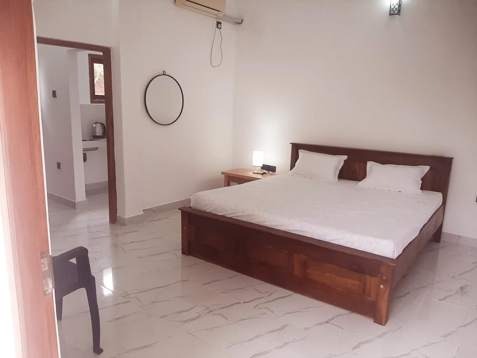 Bed, Photo of the whole room, Bedroom, air conditioner