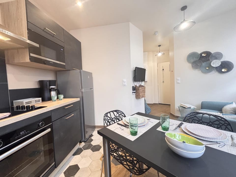 Coffee/tea facilities, Dining area, oven, pet friendly, stove, toaster, kitchen
