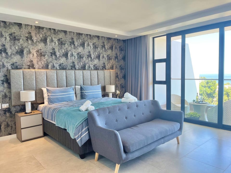 Bed, Photo of the whole room, Seating area, Bedroom