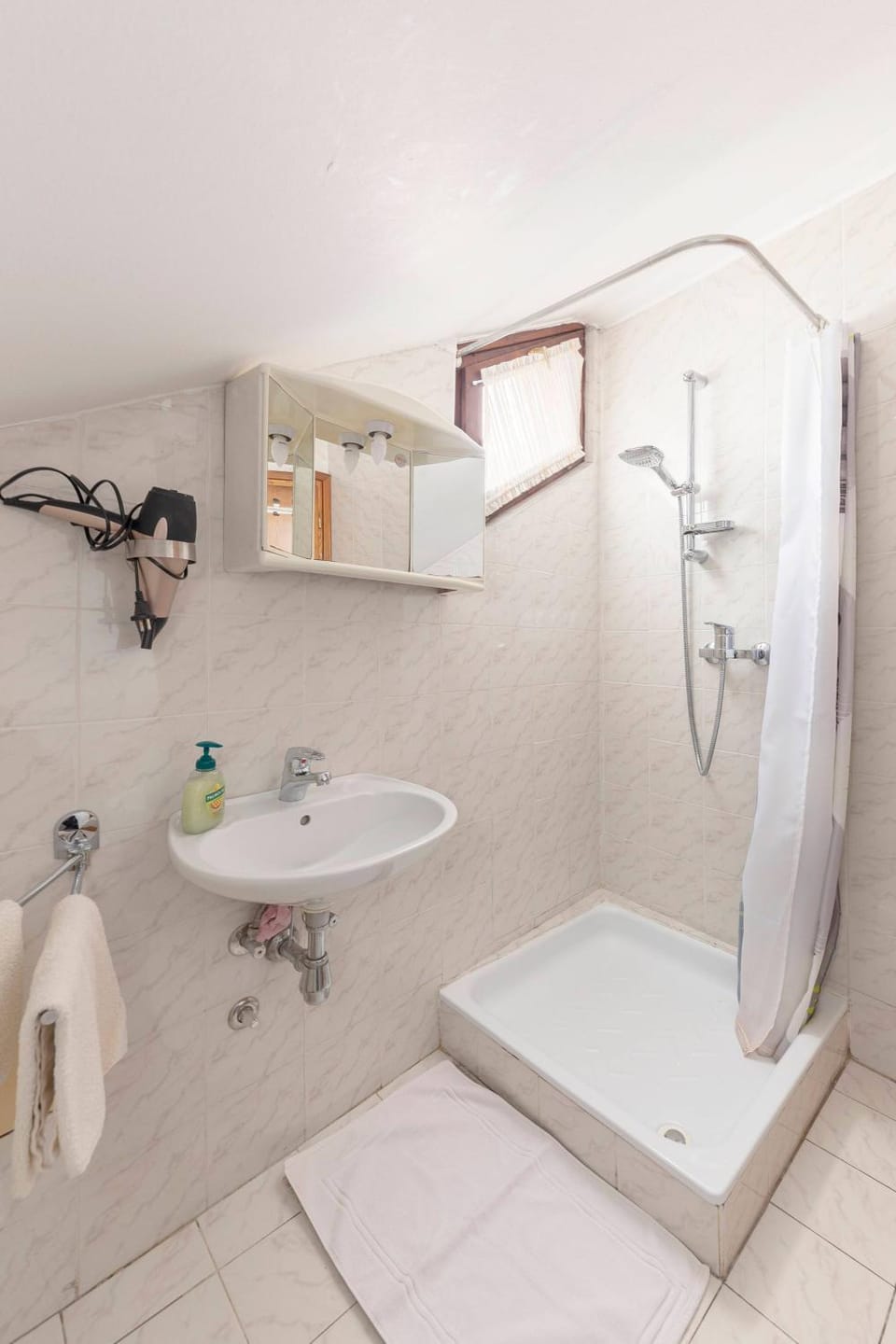 Shower, Bathroom, towels