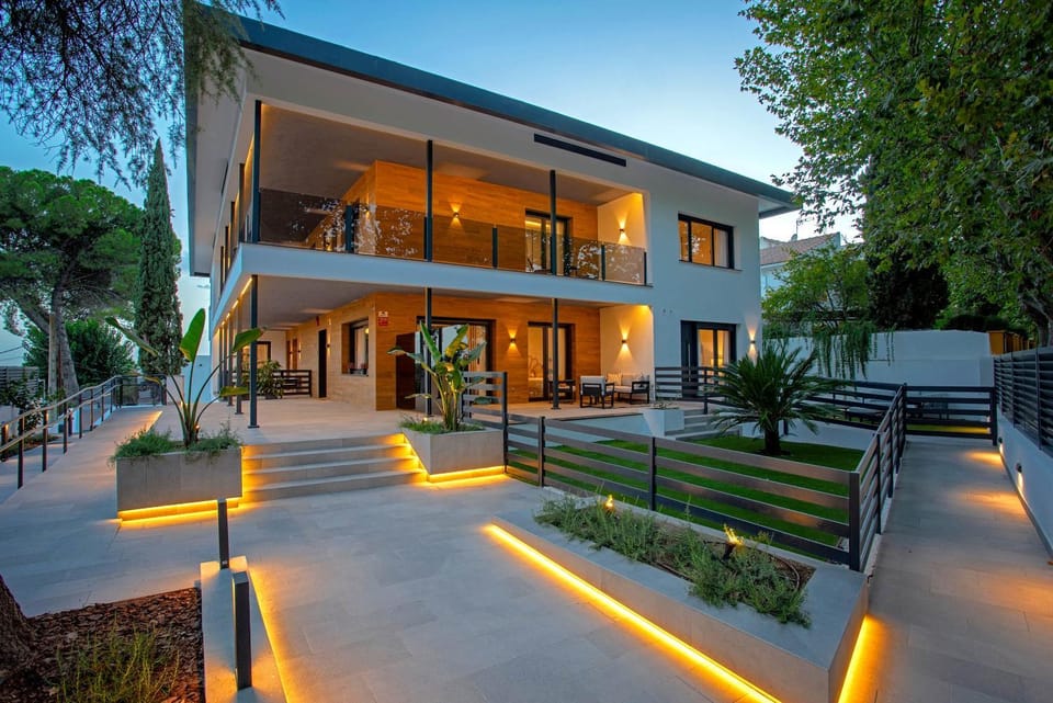 Property building, Balcony/Terrace