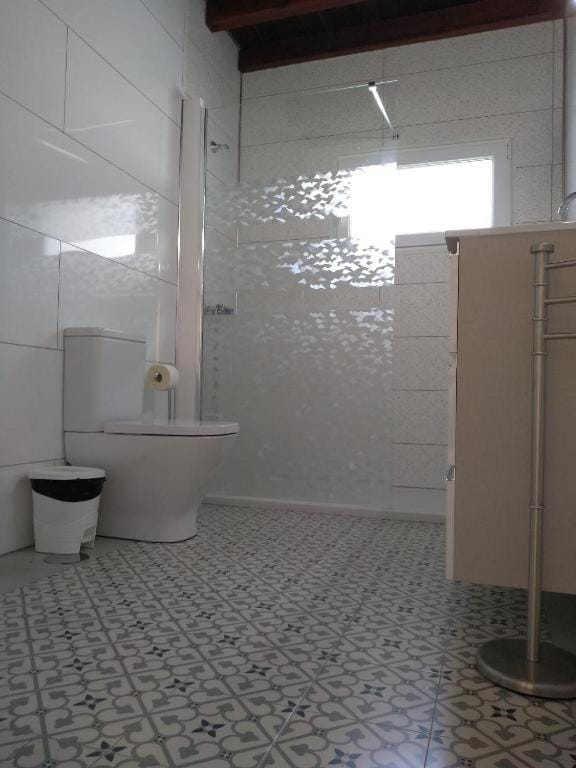 Shower, Toilet