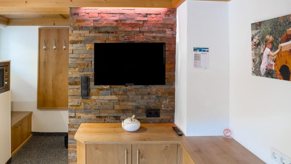 Communal lounge/ TV room, TV and multimedia, Evening entertainment