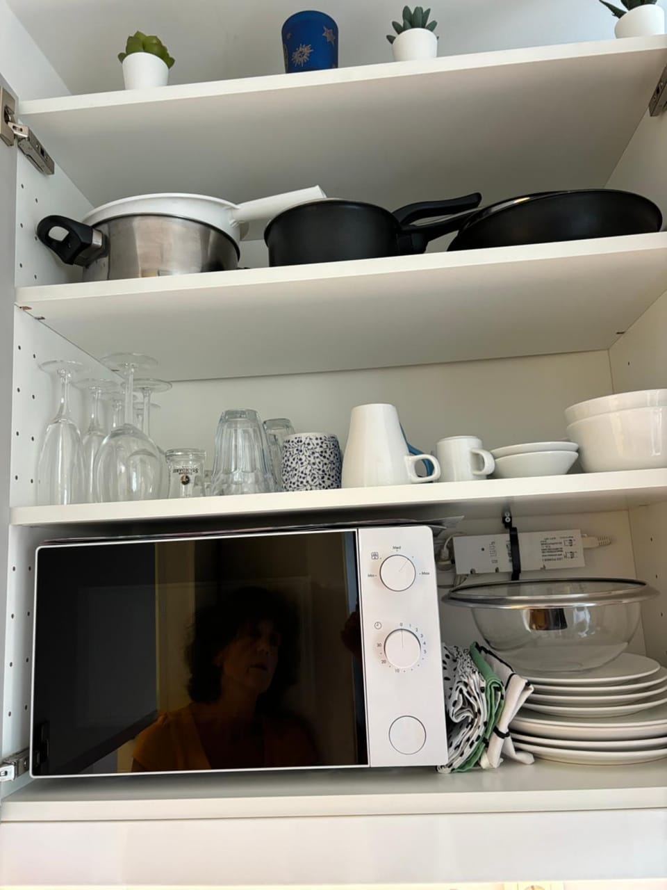 Kitchen or kitchenette, oven