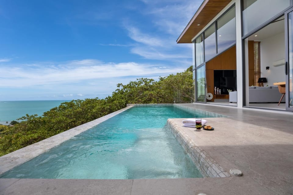 Hot Tub, Swimming pool
