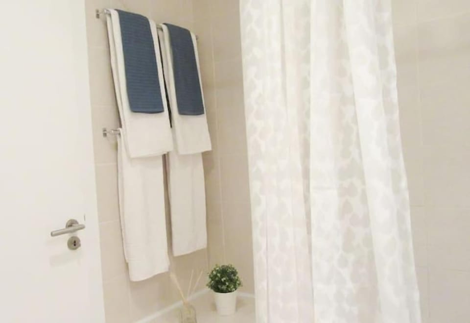 Bathroom, towels