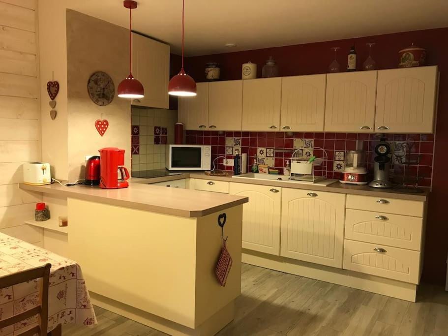 Centre Cauterets, appartement 72m2 pr 7 personnes Apartment in Cauterets