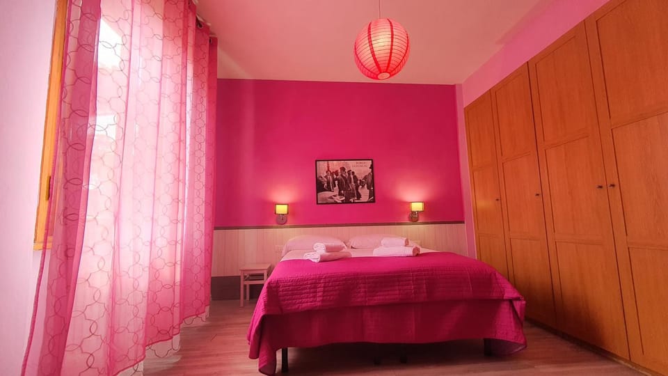 Bed, Other, Photo of the whole room, Decorative detail, Bedroom