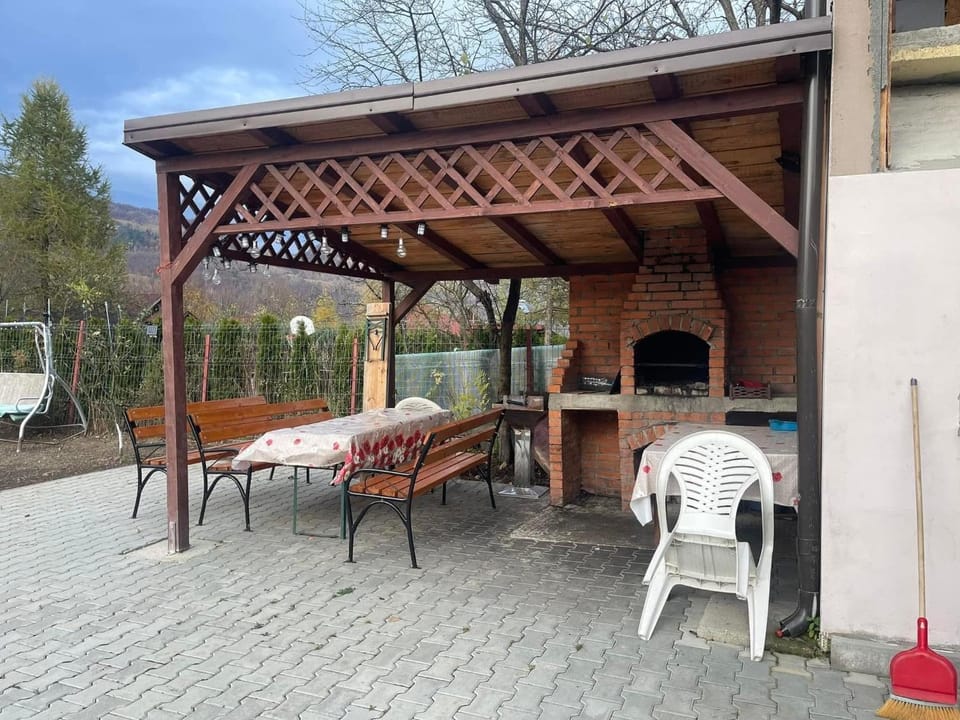 Elitegasthaus Moieciu A Hotel in Brașov County