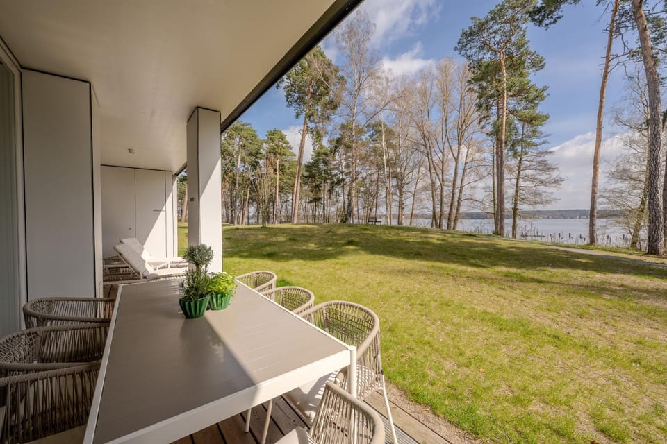 Spring, Natural landscape, Garden, View (from property/room), Balcony/Terrace, Seating area, Dining area, Garden view, Lake view