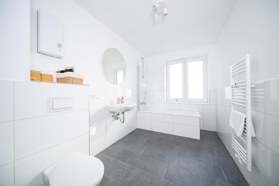 Shower, Toilet, Bathroom, towels