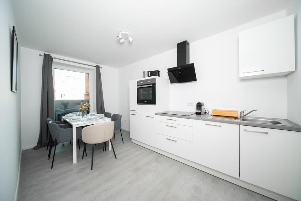 Kitchen or kitchenette, Dining area, oven, stove