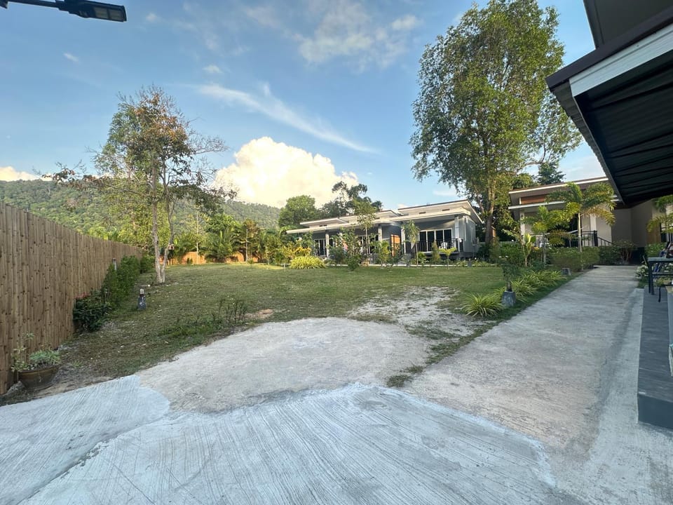 Maisuree Lanta Resort-Long Beach Chalet in Sala Dan