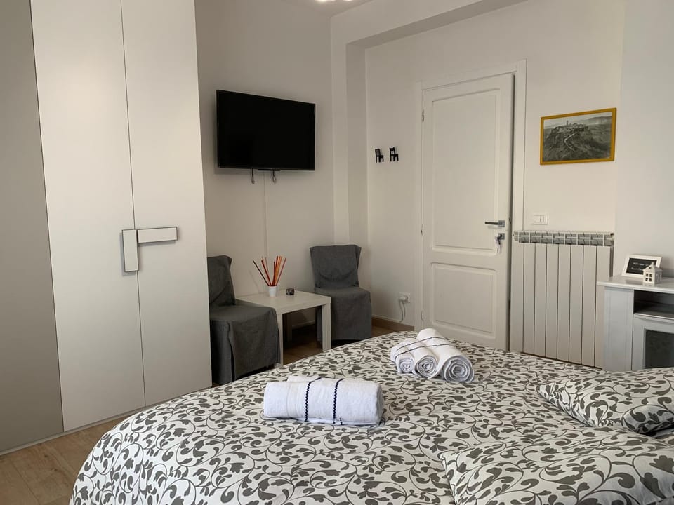 TV and multimedia, Bedroom, wardrobe