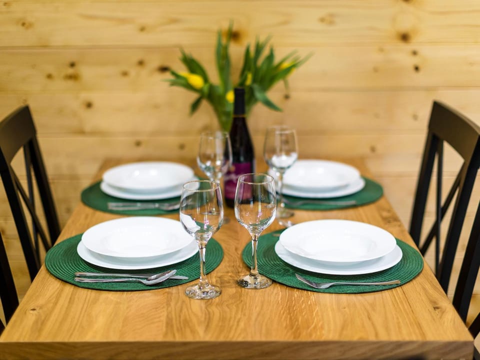 Kitchen or kitchenette, Food and drinks, Dining area, Area and facilities, Drinks, stove