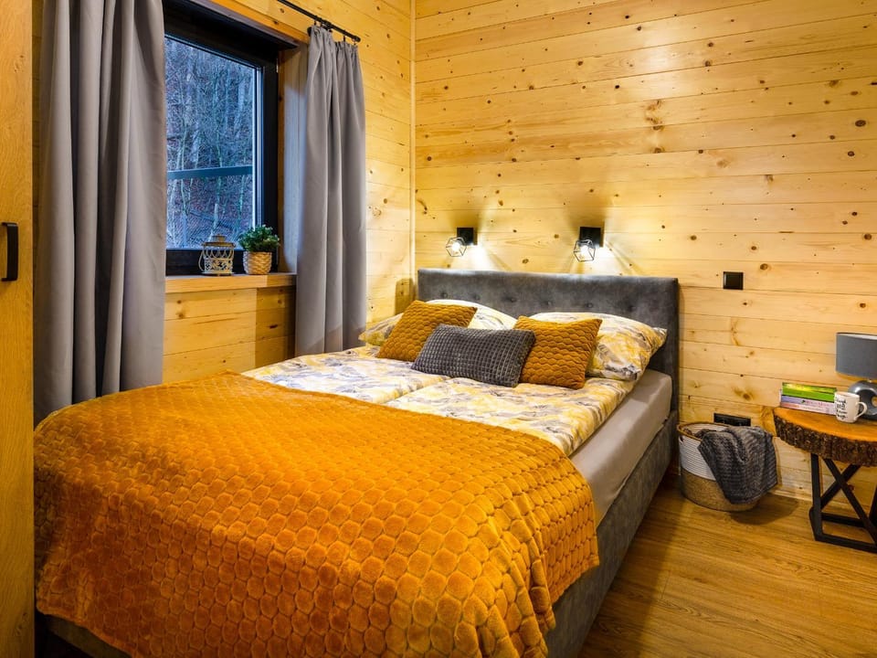 Bed, View (from property/room), Photo of the whole room, Decorative detail, Bedroom, Area and facilities, hair dresser, locker