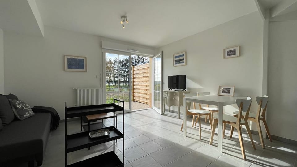 TV and multimedia, Living room, Dining area