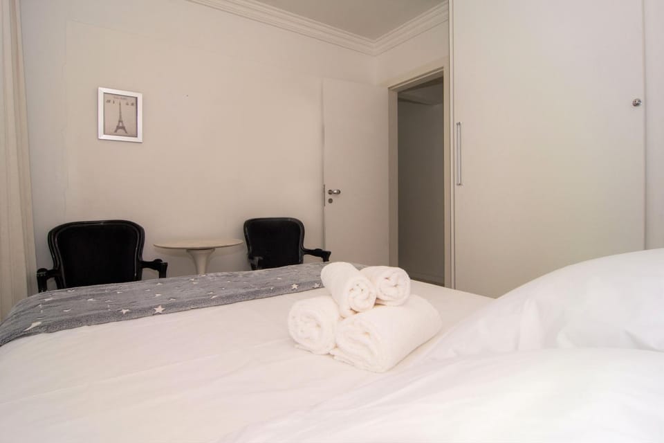 Elegância Clássica 100m da Praia na Rua 3700 P1397 Apartment in Camboriú