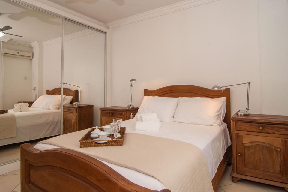 Elegância Clássica 100m da Praia na Rua 3700 P1397 Apartment in Camboriú