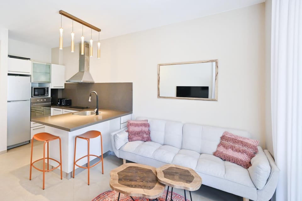 Kitchen or kitchenette, Living room