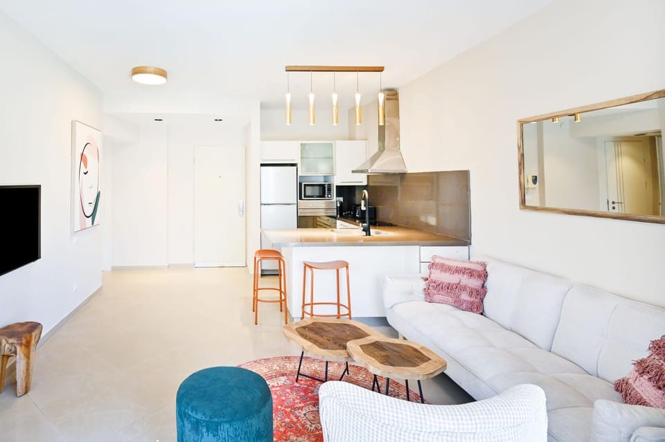 Kitchen or kitchenette, Living room, Dining area
