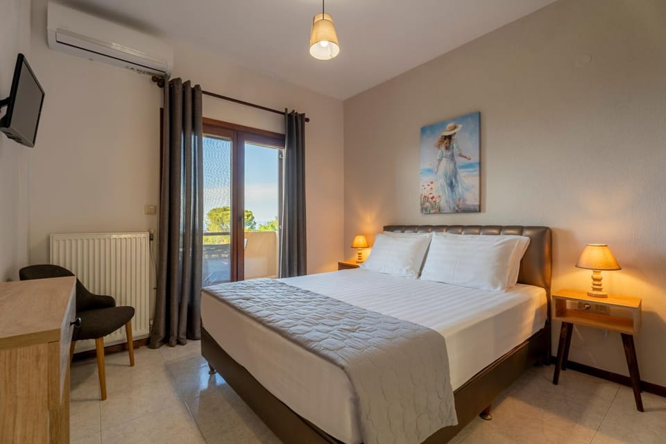 Bed, TV and multimedia, Photo of the whole room, Bedroom, air conditioner