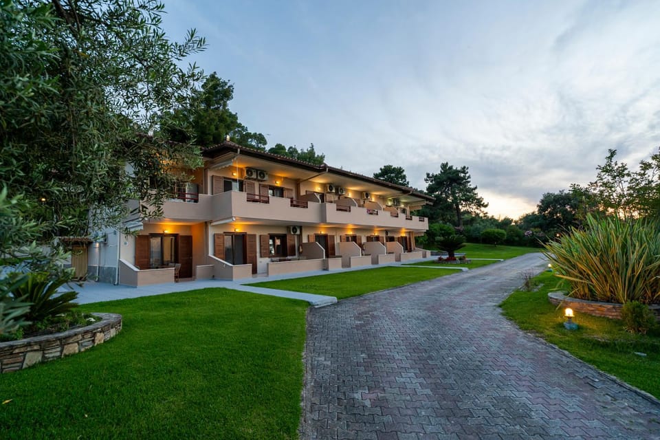 Property building, Natural landscape, Garden view