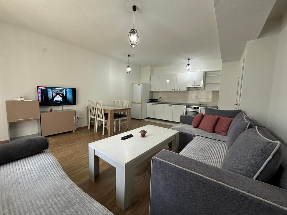 Communal lounge/ TV room, TV and multimedia, Kitchen or kitchenette, Living room, Seating area, Dining area, oven