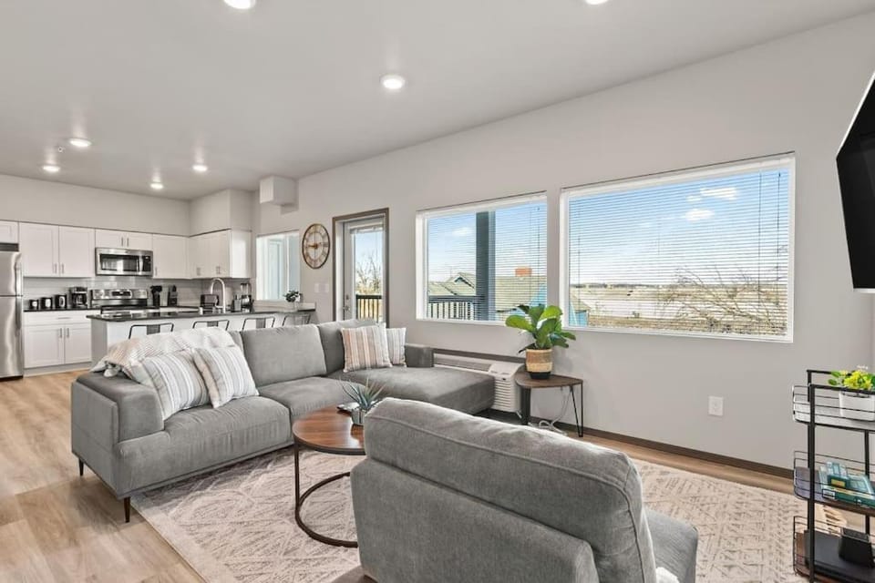 Very New 2 Bed 2 Bath Near DT and Perry District Apartment in Spokane