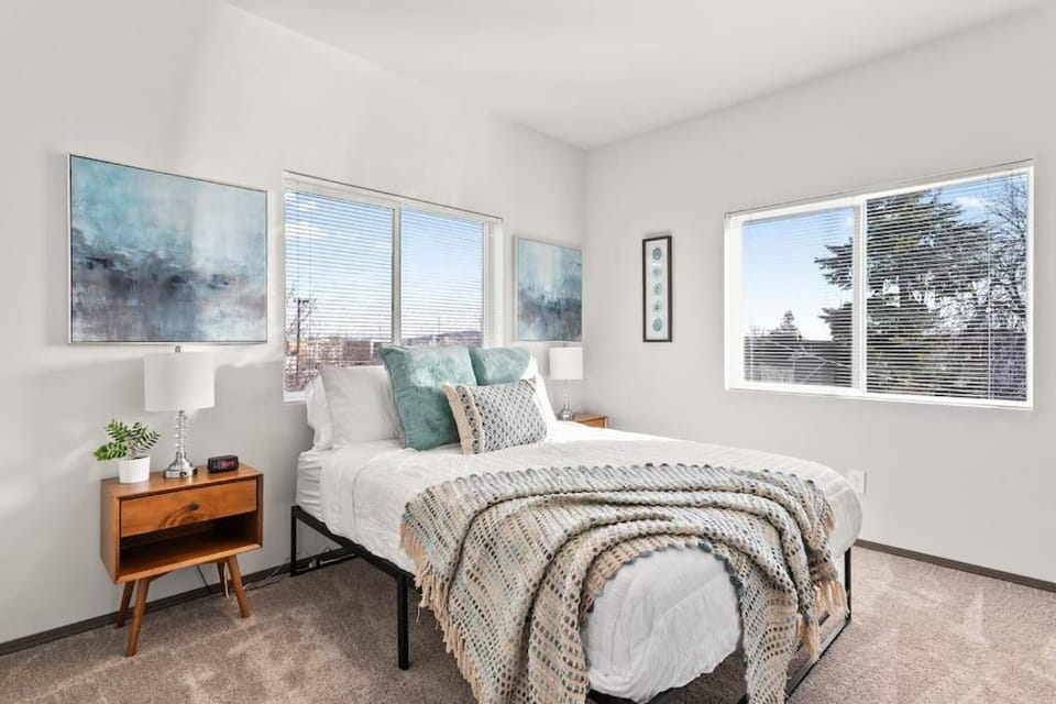 Very New 2 Bed 2 Bath Near DT and Perry District Apartment in Spokane