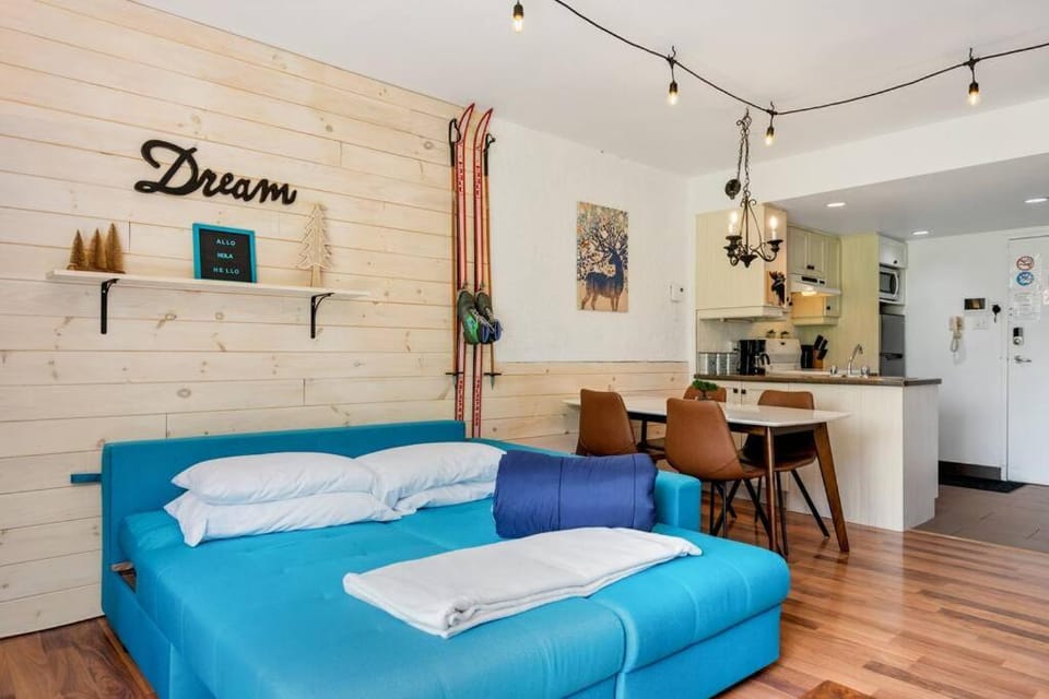Bed, Photo of the whole room, Dining area, Bedroom
