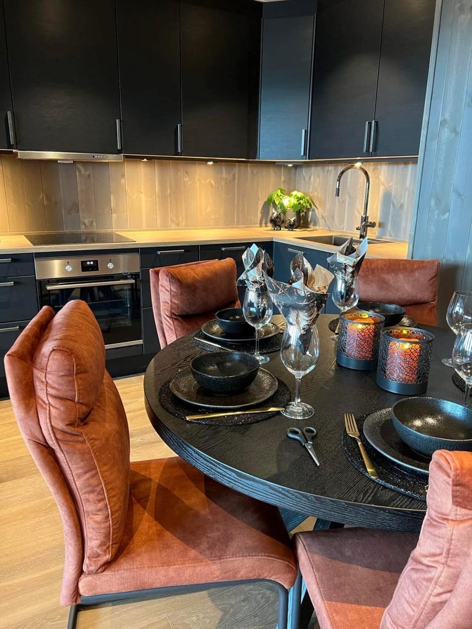Seating area, Dining area