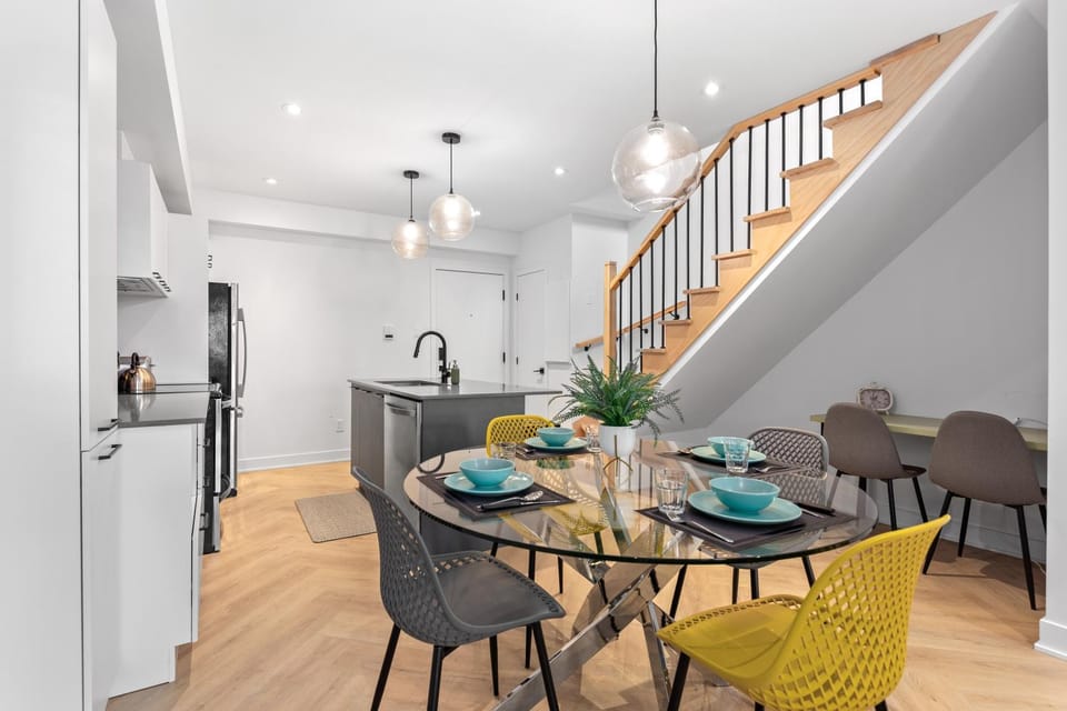 Seating area, Dining area