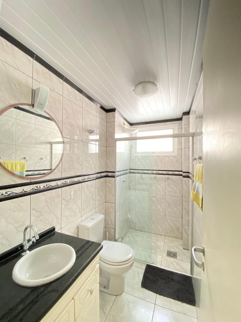 Shower, Toilet, Bathroom, towels