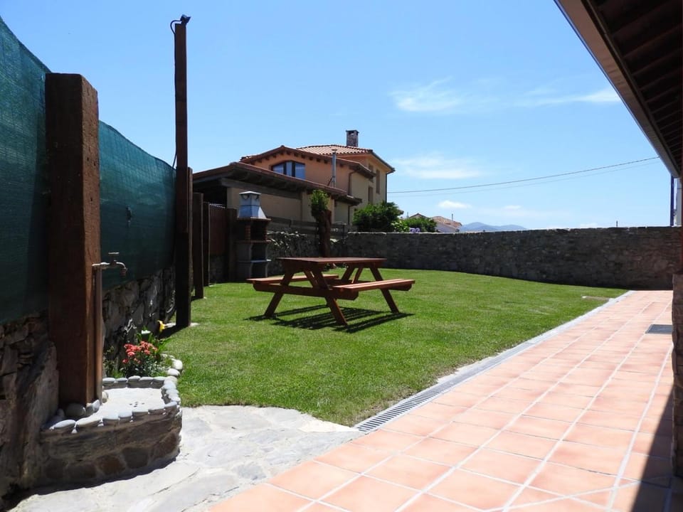 Patio, Garden, Dining area, Garden view