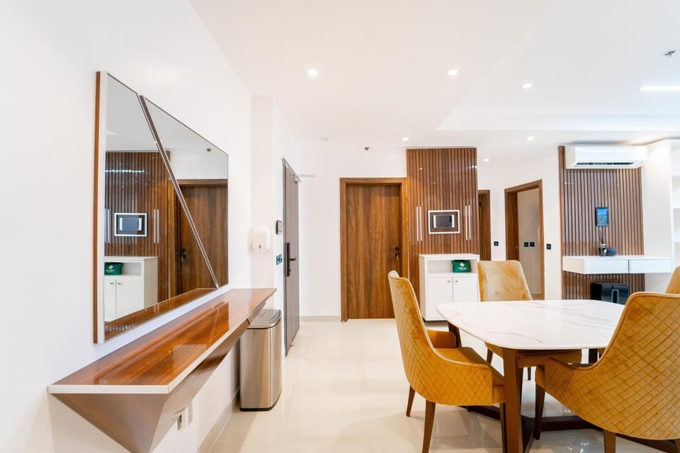 Kitchen or kitchenette, Living room, Seating area, Dining area, air conditioner