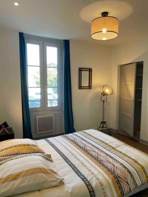 T2 face gare SNCF Appart Hotel le Cygne 1 Apartment in Bourges