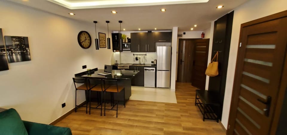 Kitchen or kitchenette, Dining area, Communal kitchen