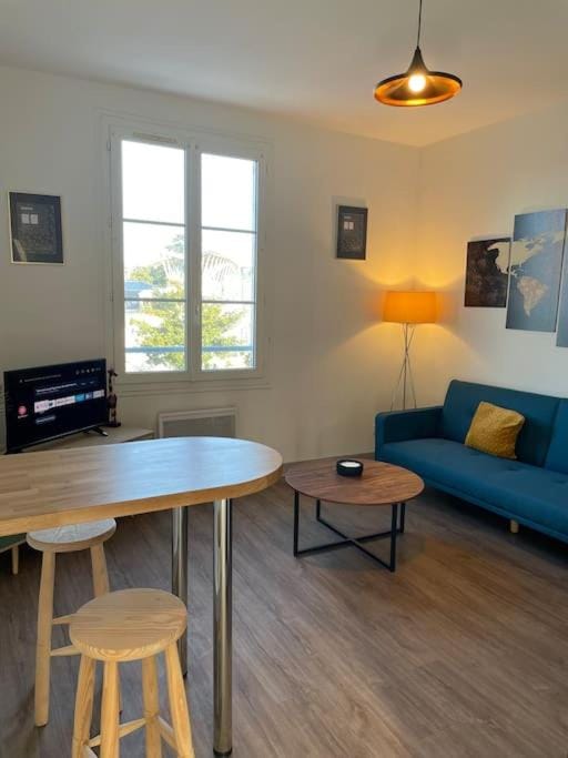 T2 4 pers face gare SNCF Appart Hotel le Cygne 3 Apartment in Bourges