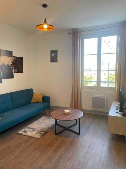 T2 4 pers face gare SNCF Appart Hotel le Cygne 4 Apartment in Bourges