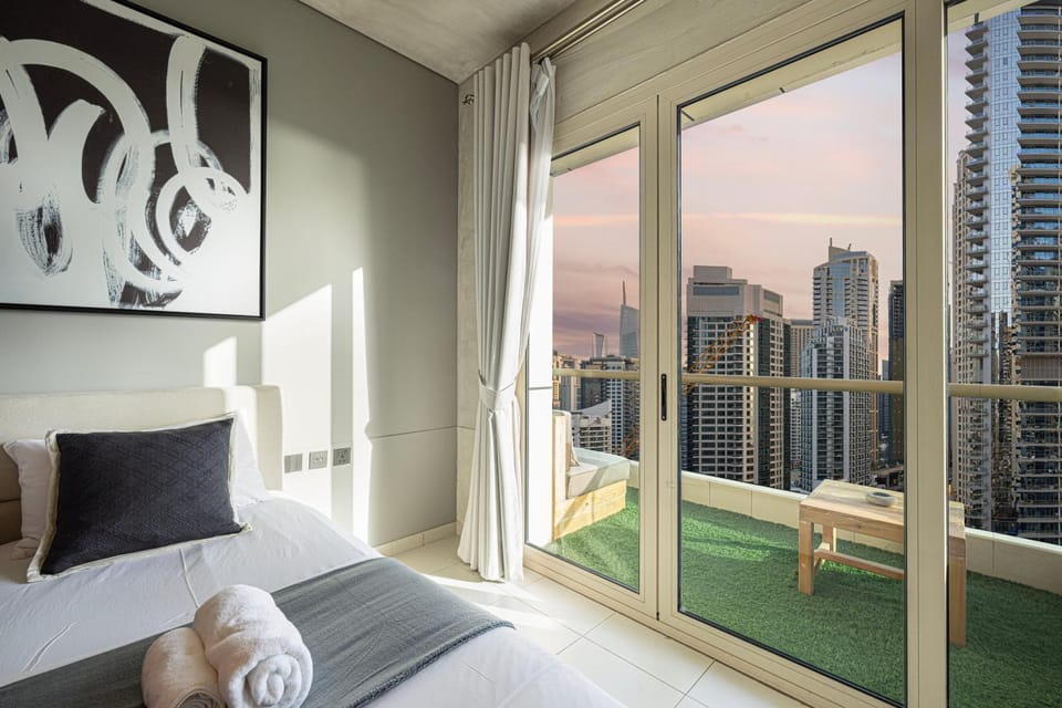Patio, Bed, Day, View (from property/room), Balcony/Terrace, Photo of the whole room, Bedroom, City view