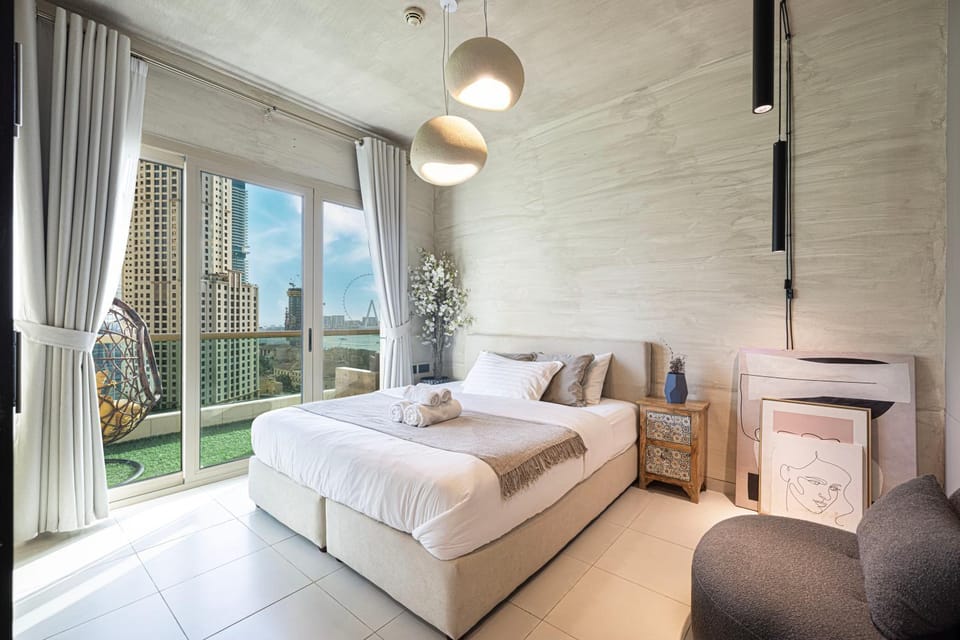 Bed, Living room, Photo of the whole room, Seating area, Bedroom, towels
