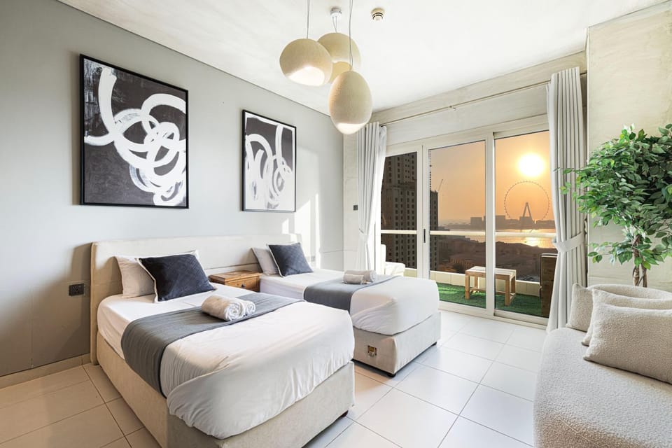 Bed, Seating area, Bedroom