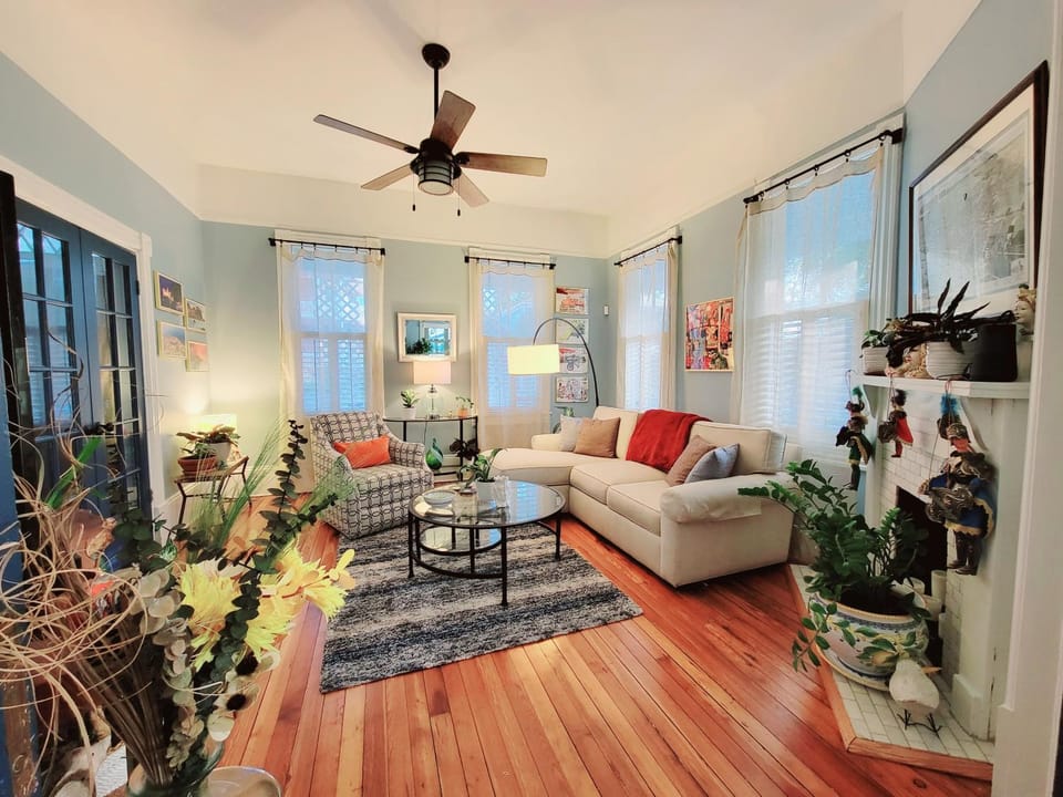 Communal lounge/ TV room, Living room, Seating area