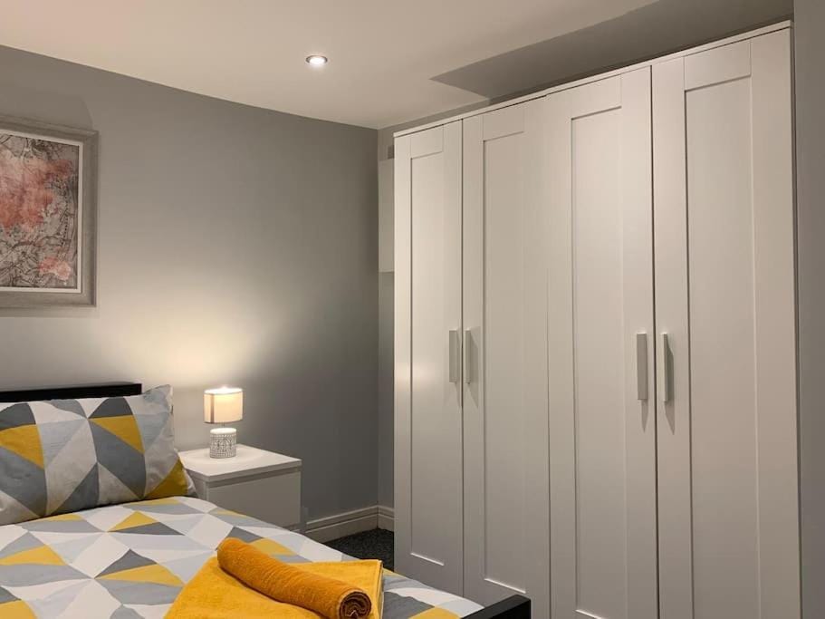 Fantastic 1 Bedroom Basement flat with free parking Apartment in England