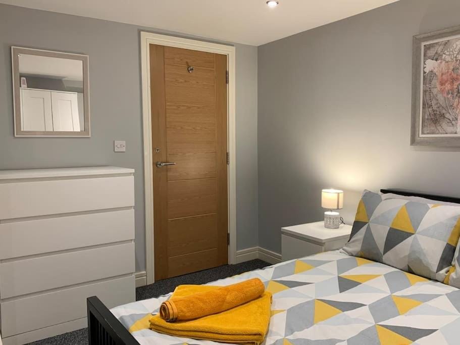 Fantastic 1 Bedroom Basement flat with free parking Apartment in England