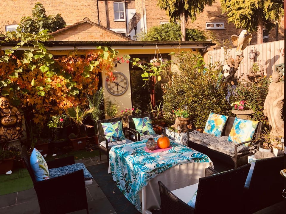 Cheerful 4 bedroom house with garden free parking House in London Borough of Southwark