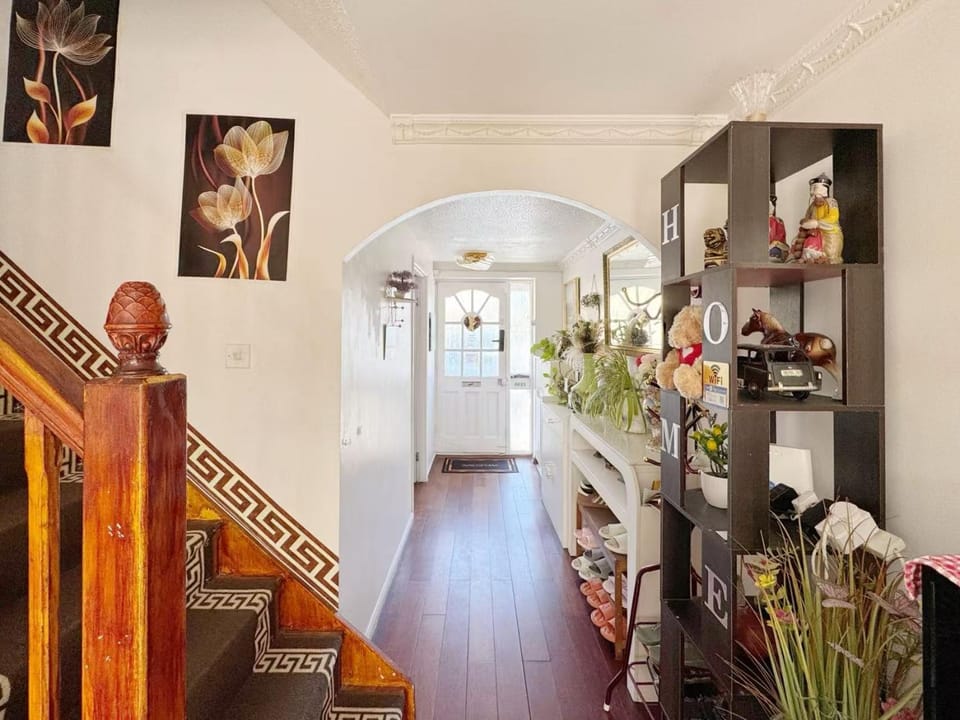Cheerful 4 bedroom house with garden free parking House in London Borough of Southwark